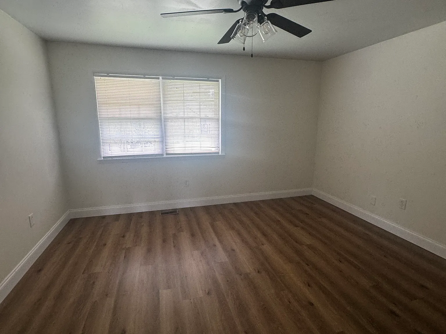 2 bed, 1.5 bath, 1000 sqft, $1,150 — Photo 3