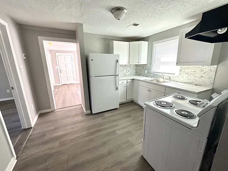 1316 Court R — Photo 3