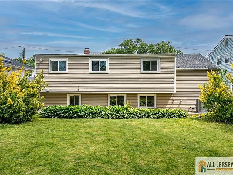 42 Hyde Ave — Photo 6