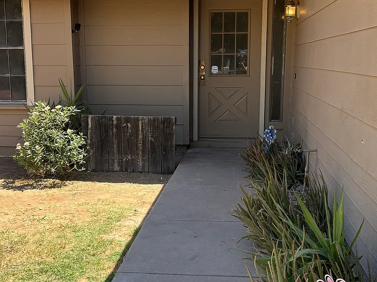 303 W Stanford Ave — Photo 2
