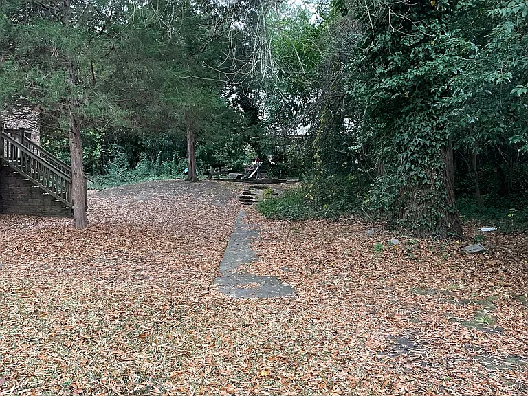 2522 Lee St — Photo 4