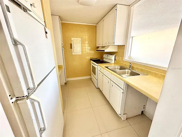 1802 Alcazar #404 — Photo 18