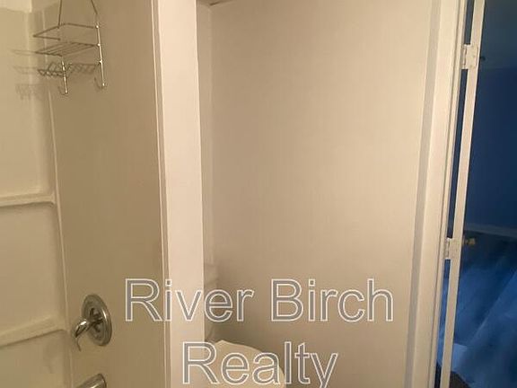 3rd image of 417 E Cook St