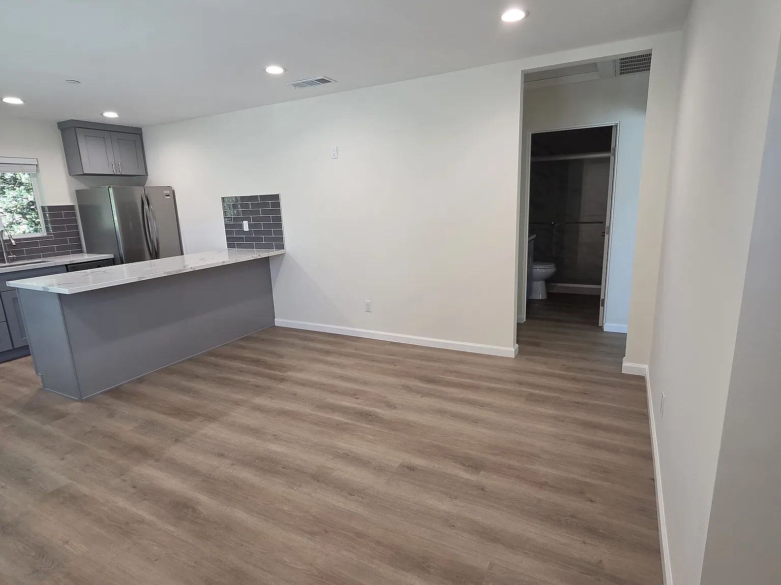 7226 Maynard Ave — Photo 2