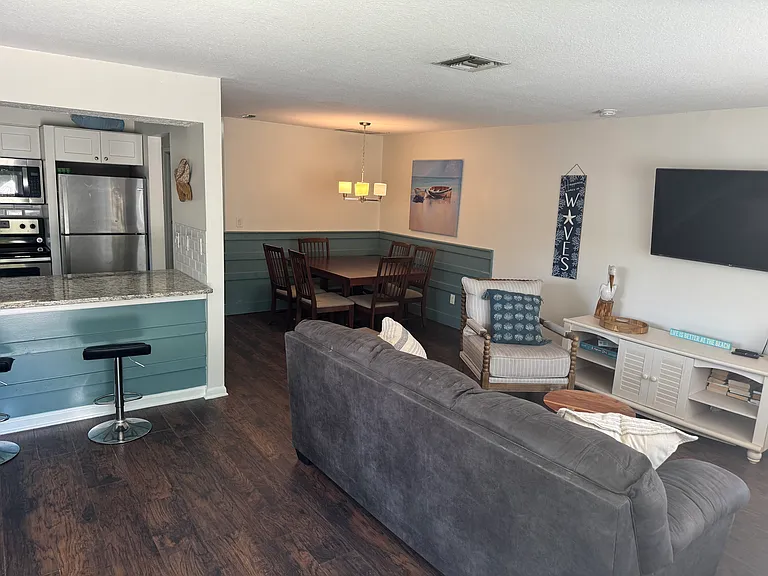 202 E St #B — Photo 10