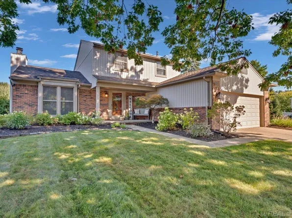 2326 Cumberland Rd, Rochester Hills, MI 48307