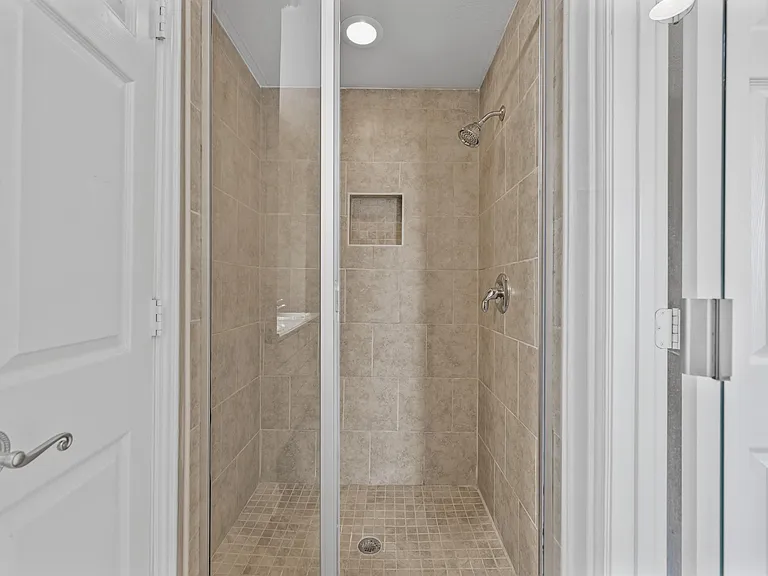 4404 Honfleur Ct — Photo 30