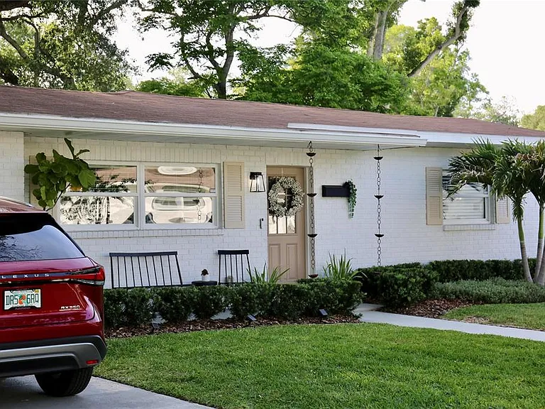 4613 S Ferdinand Ave — Photo 2