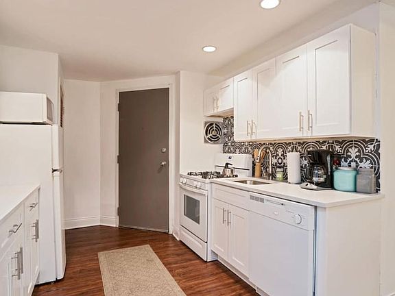 3rd image of 1528 N La Salle Dr APT 1