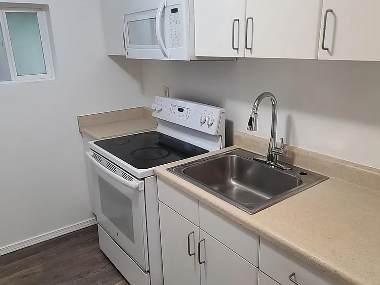 10502 Victory Ln NE #B — Photo 22
