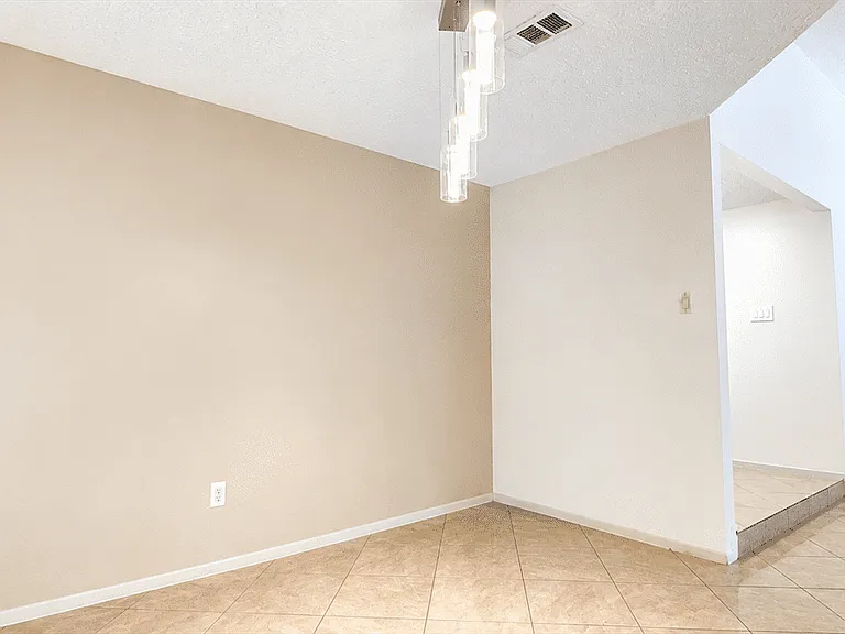 13914 Bonnington Dr — Photo 12