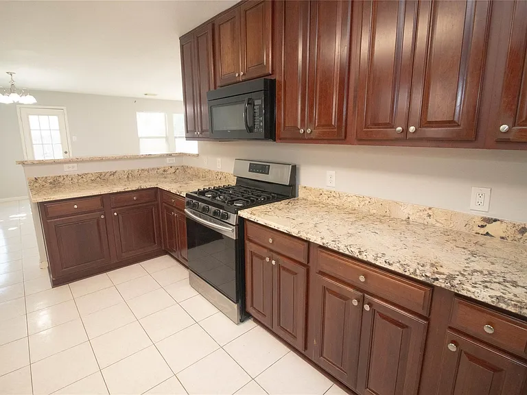 2202 Crossmill Ln — Photo 17