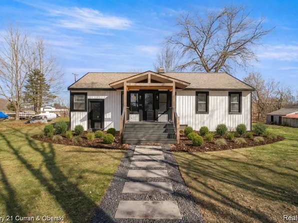 4296 Burgess Rd, Pinckney, MI 48169