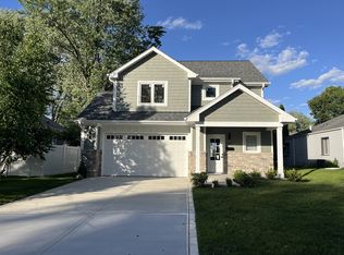 416 S 12th Ave, St Charles, IL