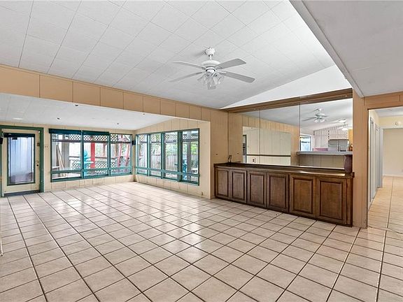 3rd image of 518 Dolphin Pl
