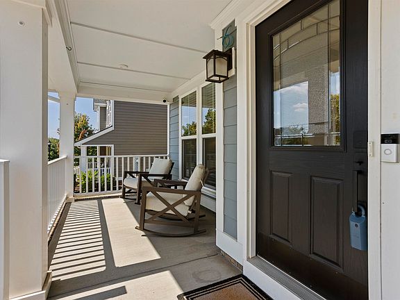 5th image of 210 Alister Dr