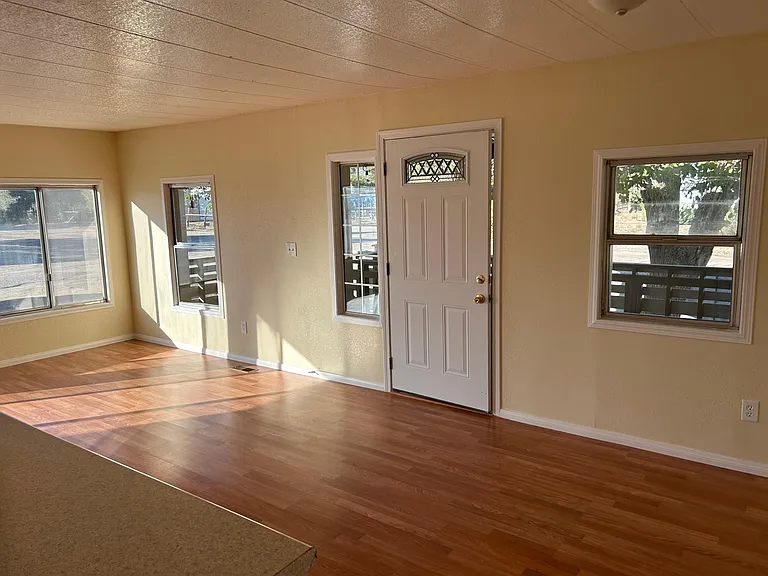 1554 N Guam St #13 — Photo 12