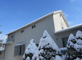 430 Locust Pl, Clinton, IA 52732