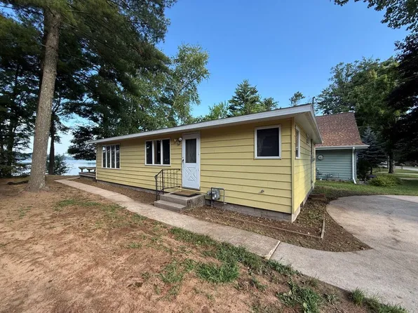 N2711 Rustic Dr, Clintonville, WI 54929