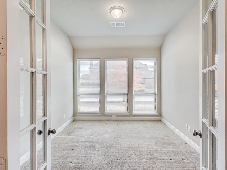 15609 Canyon Rdg — Photo 15