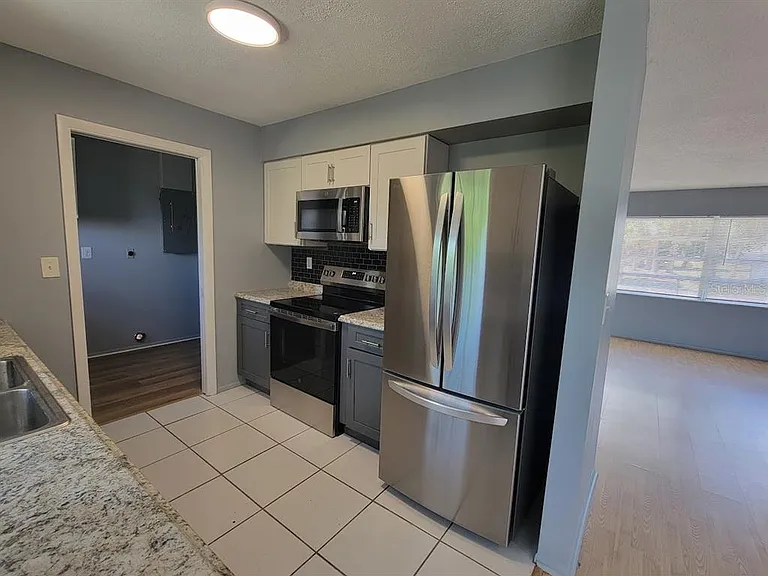 22329 Niagara Ave — Photo 3