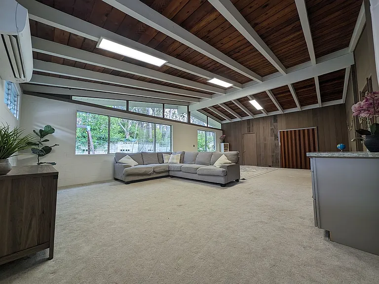 2567 California Ave — Photo 16