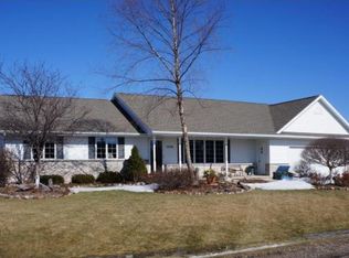 W2390 Holly Ln, Appleton, WI 54915