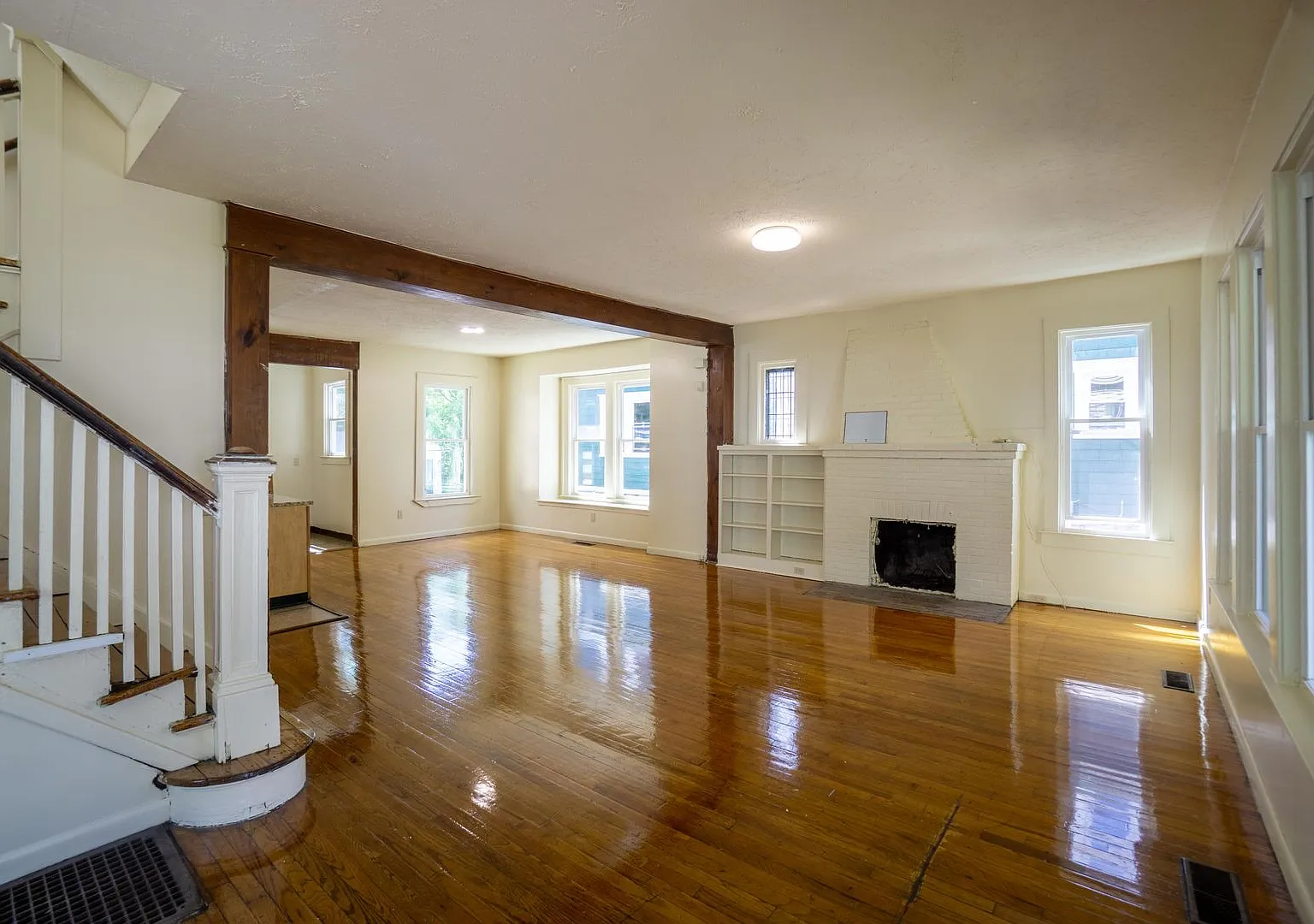 965 Lancaster Ave - Available 6/1/27 - Single Family Home — Photo 4