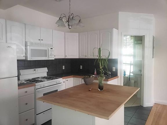 4th image of 431 Warburton Ave