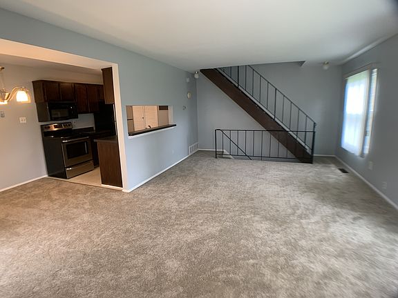 2nd image of 9 Woodenbridge Ct #B
