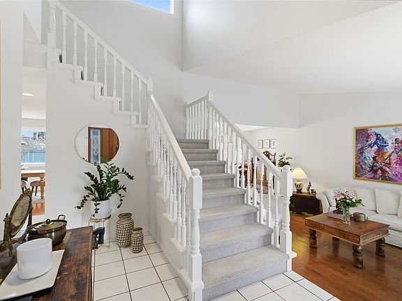 5th image of 413 Robson Dr