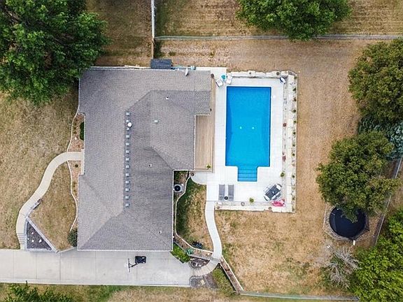 5th image of 8 Timber Creek Dr