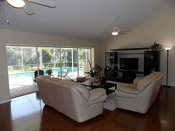 4th image of 8658 Ashbury Dr