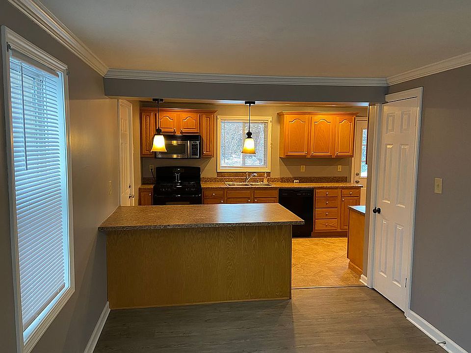 Kitchen view from family rm