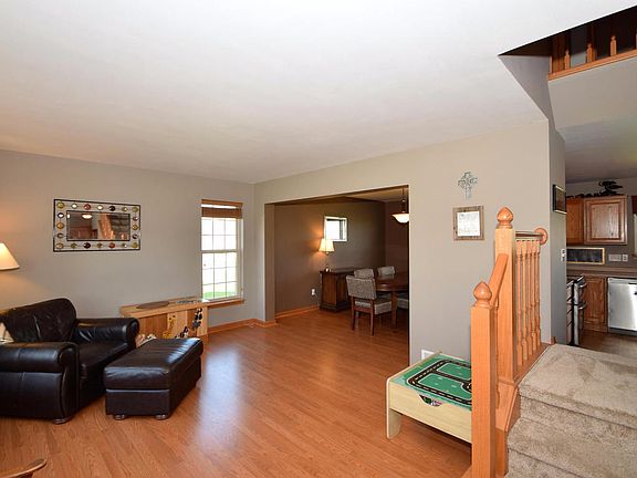 3rd image of 655 Cherrywood Dr