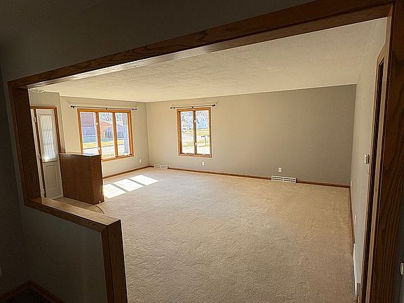 3rd image of 109 E Brown St