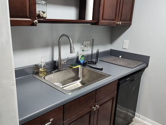 5th image of 511 Robin Dr