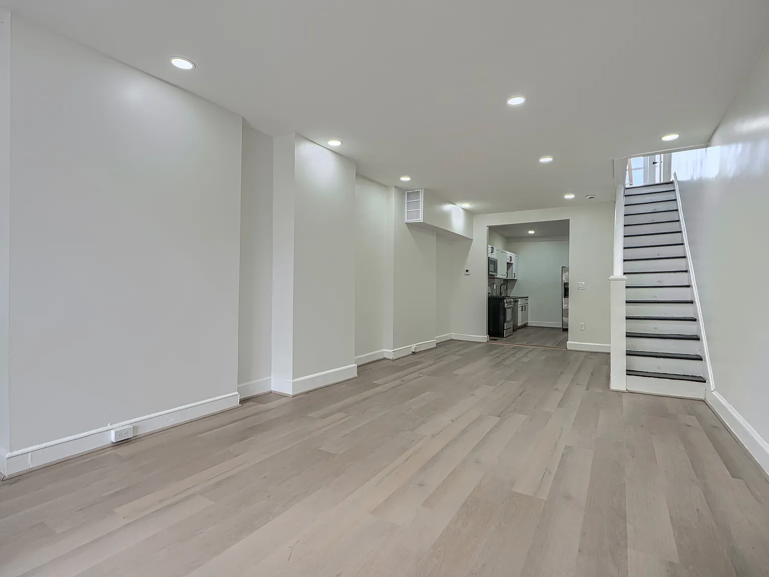 4 bed, 1260 sqft, $1,800 — Photo 4