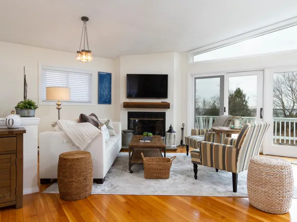1106 E Shore Rd, Jamestown, RI 02835