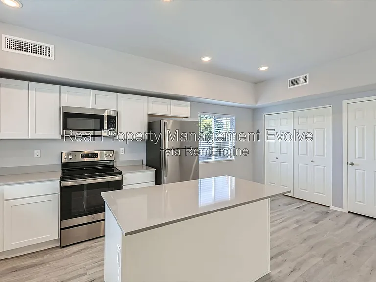 7010 N 80th Ave #3 — Photo 11