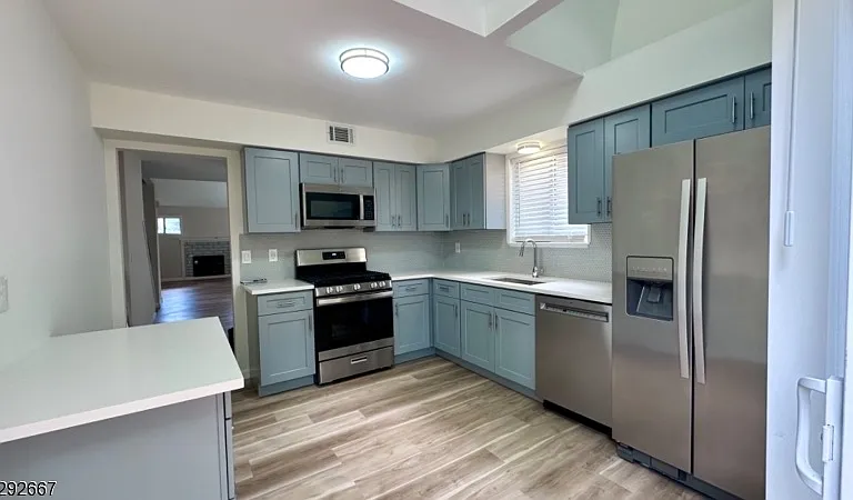 221 Myrtle Ave — Photo 10