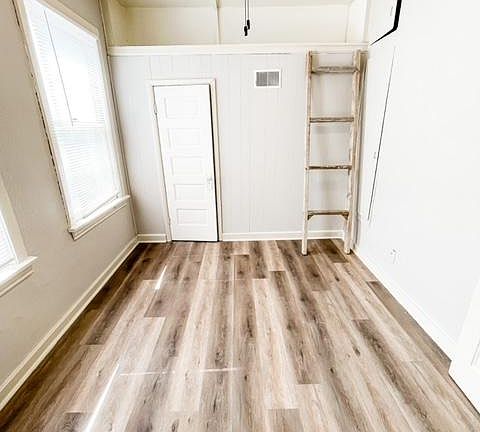 3rd image of 927 S 11th St #8