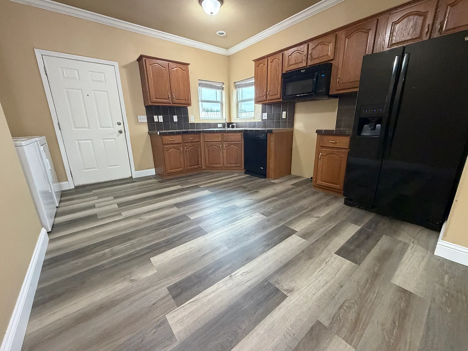 3 bed, 1036 sqft, $1,350 — Photo 3