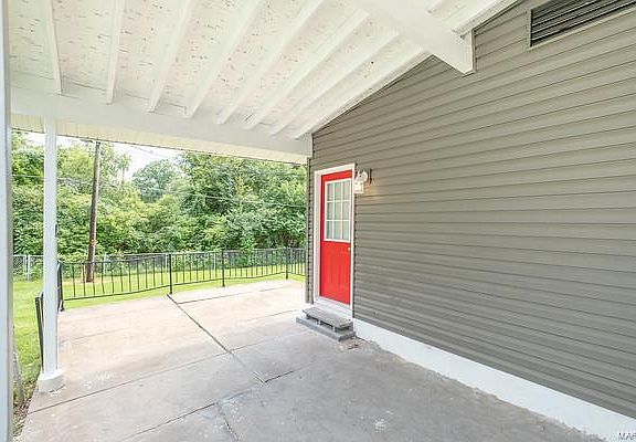 4th image of 1700 Champlin Dr