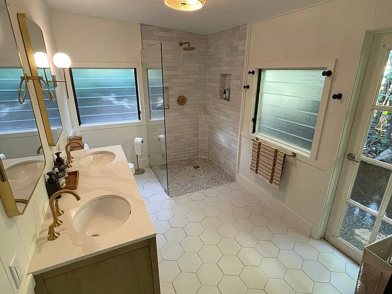 Masterbath entry