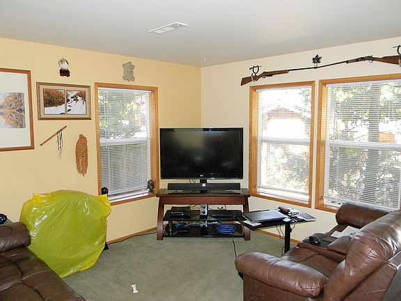 2nd image of 226 Van Ness Ave