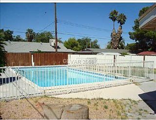 2nd image of 301 Pomegranate Cir