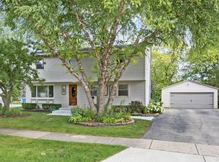 7005 Lowell Dr, Carpentersville, IL 60110