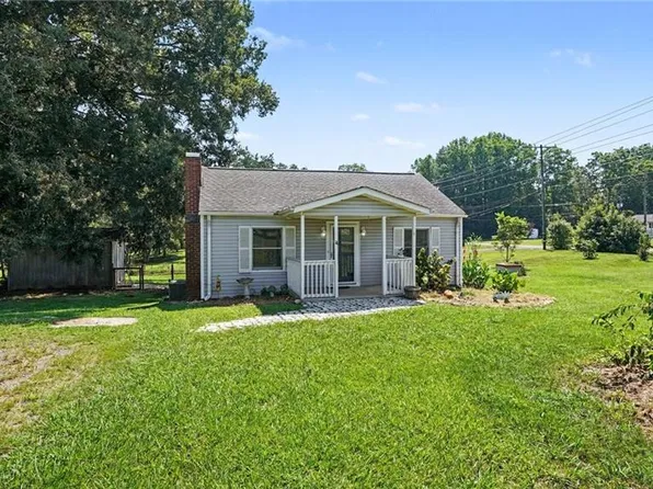 4516 Branson Davis Rd, Sophia, NC 27350