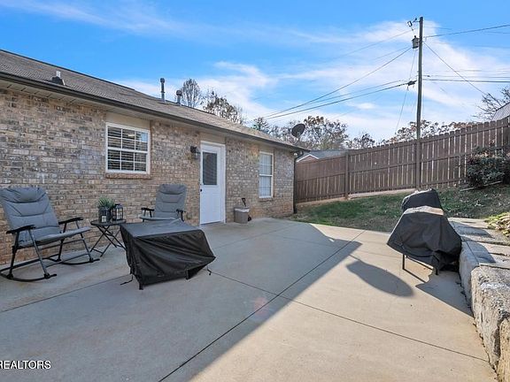 5th image of 7512 Bathsheeba Ln